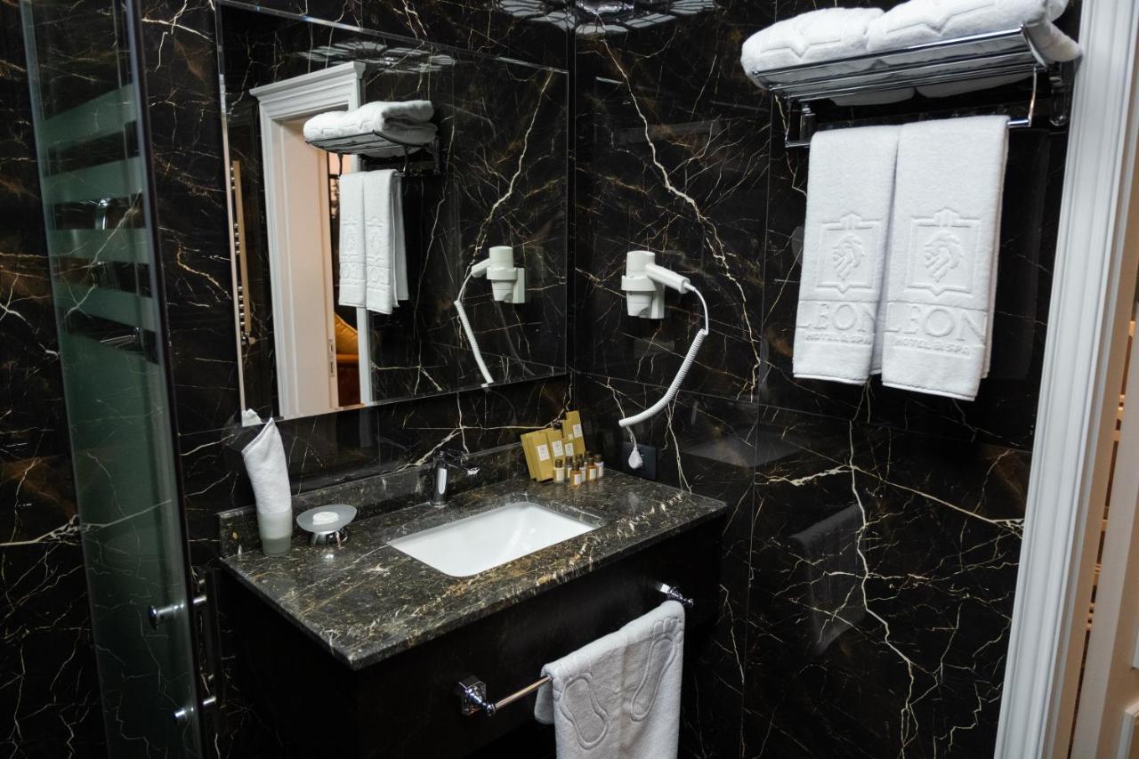 Leon Hotel Spa กันจา ภายนอก รูปภาพ