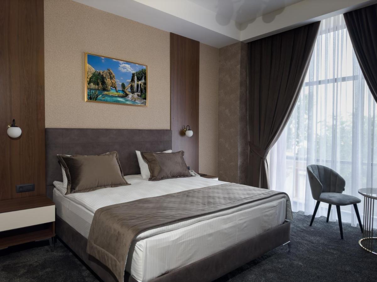 Leon Hotel Spa กันจา ภายนอก รูปภาพ