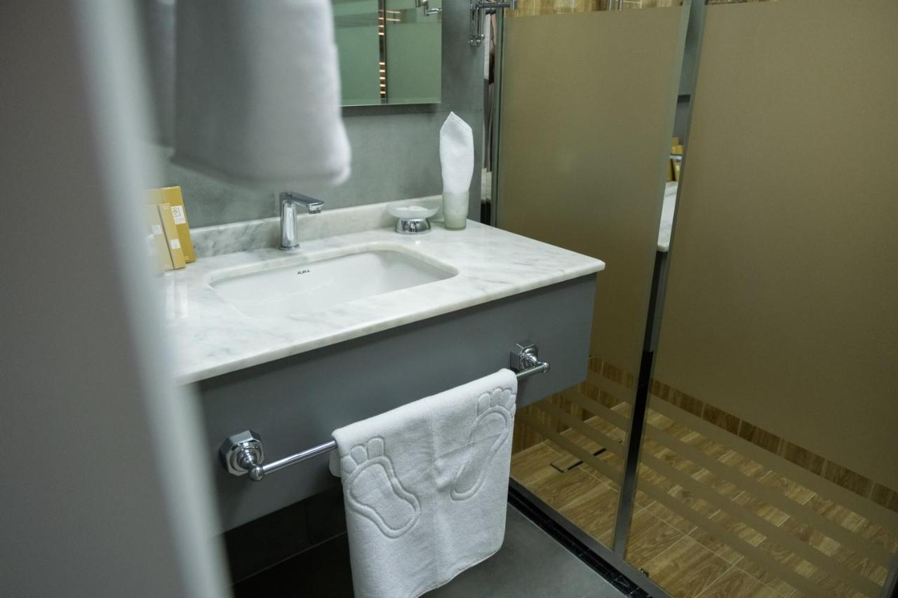 Leon Hotel Spa กันจา ภายนอก รูปภาพ