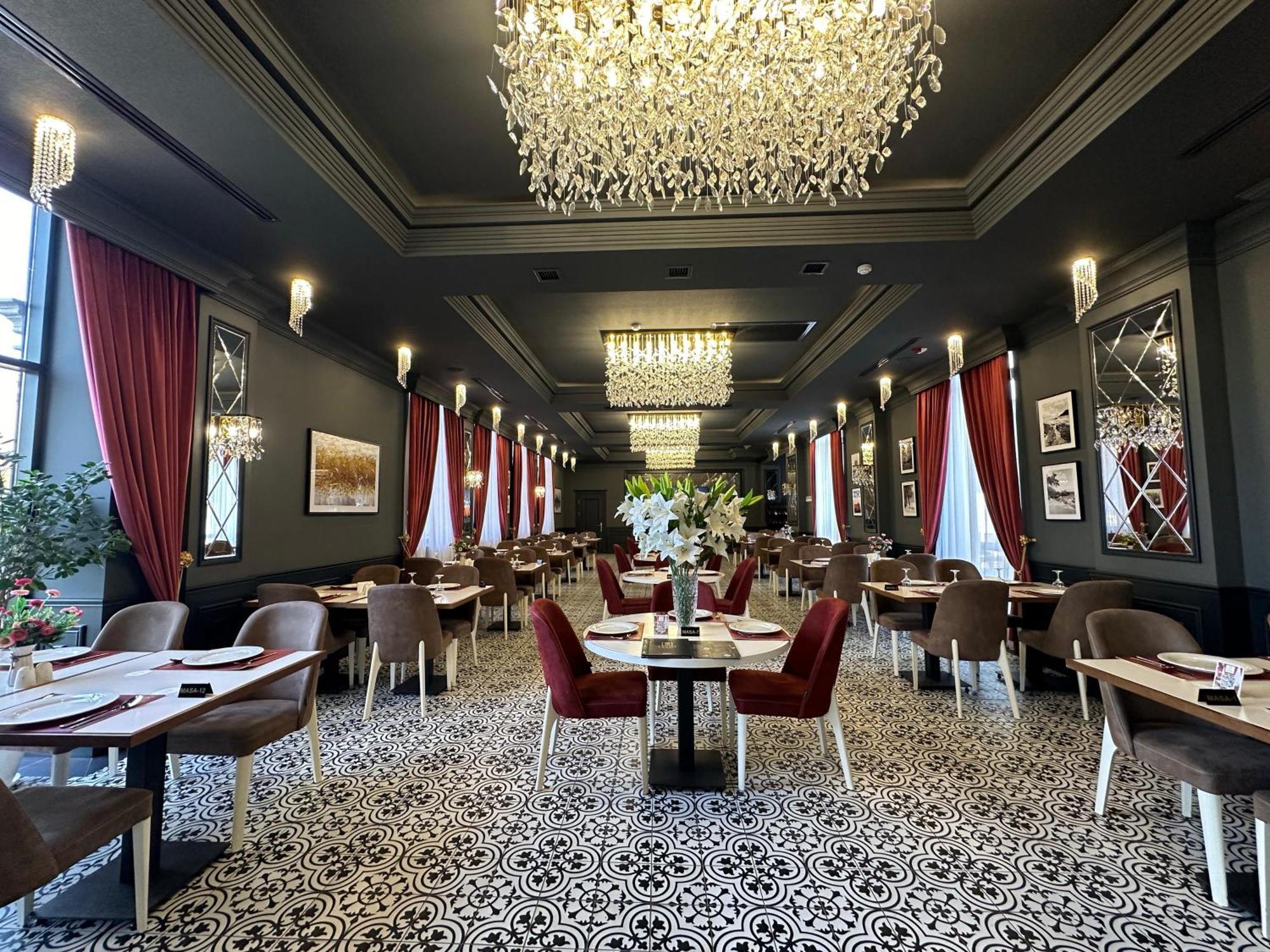 Leon Hotel Spa กันจา ภายนอก รูปภาพ